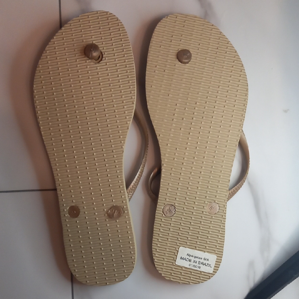 Havaianas Women's Gold and Tan Sandals - Picture 4 of 7